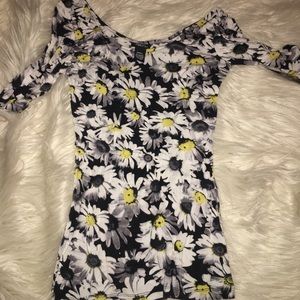 Rue 21 daisy shirt